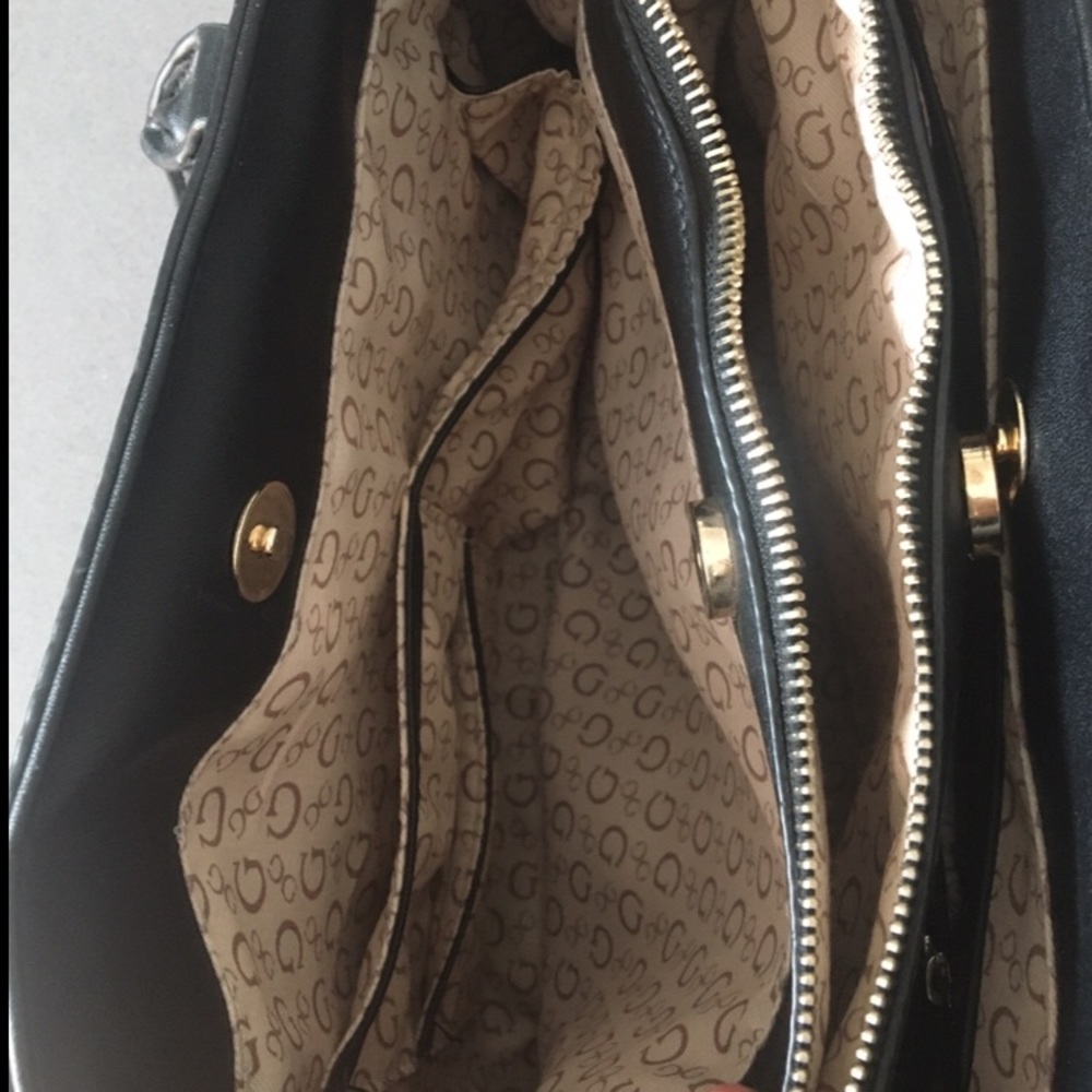 GUESS handbag 💄 - Picture 8 of 10